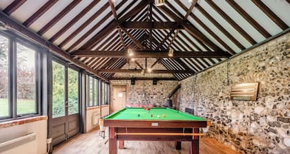 6 bedroom accommodation in Fring, near Kings Lynn