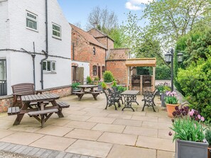 Outdoor dining - 3 bedroom accommodation in York (York)