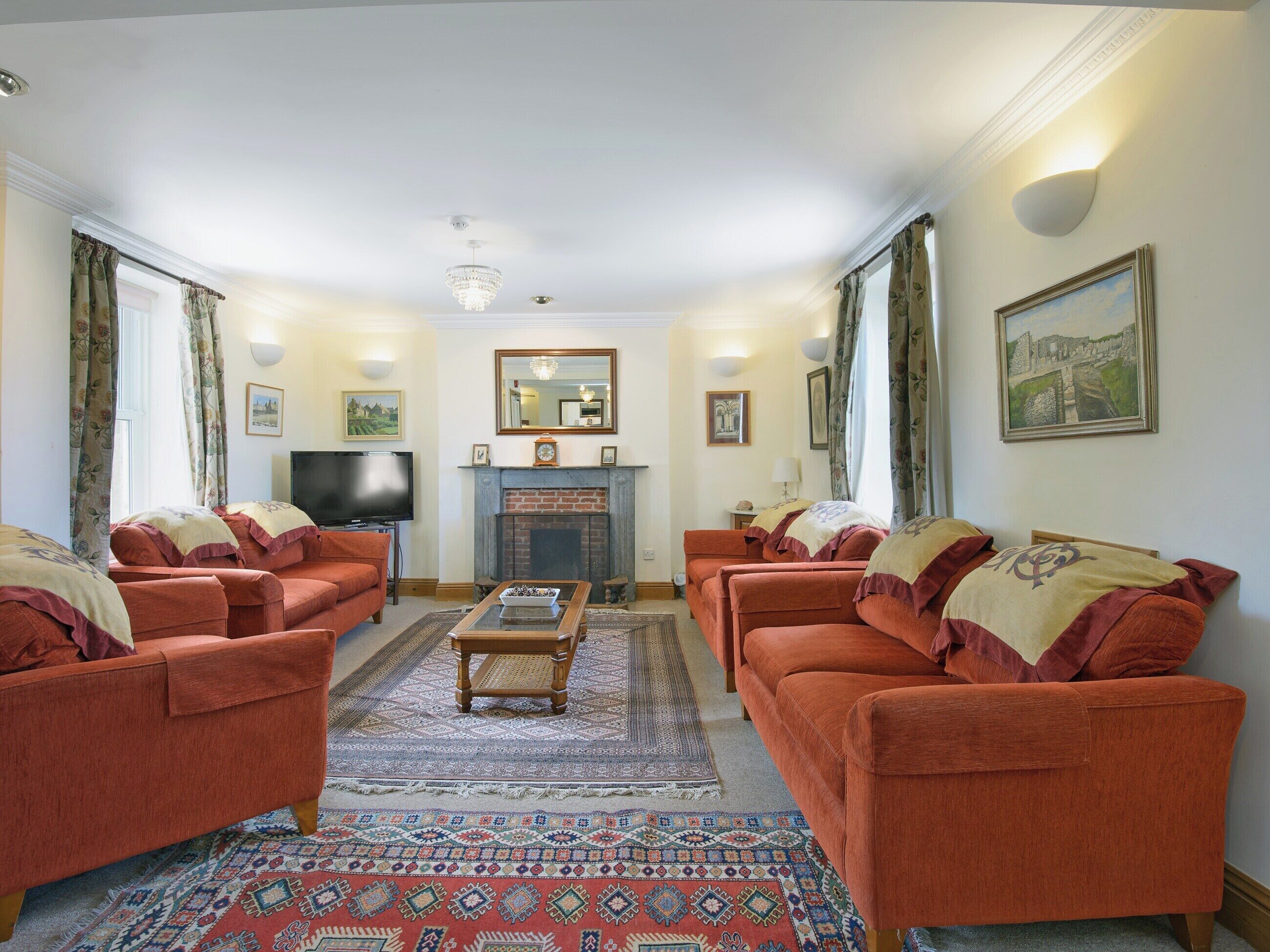 TV, fireplace