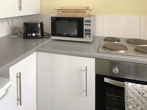 Batterie de cuisine, vaisselle et ustensiles