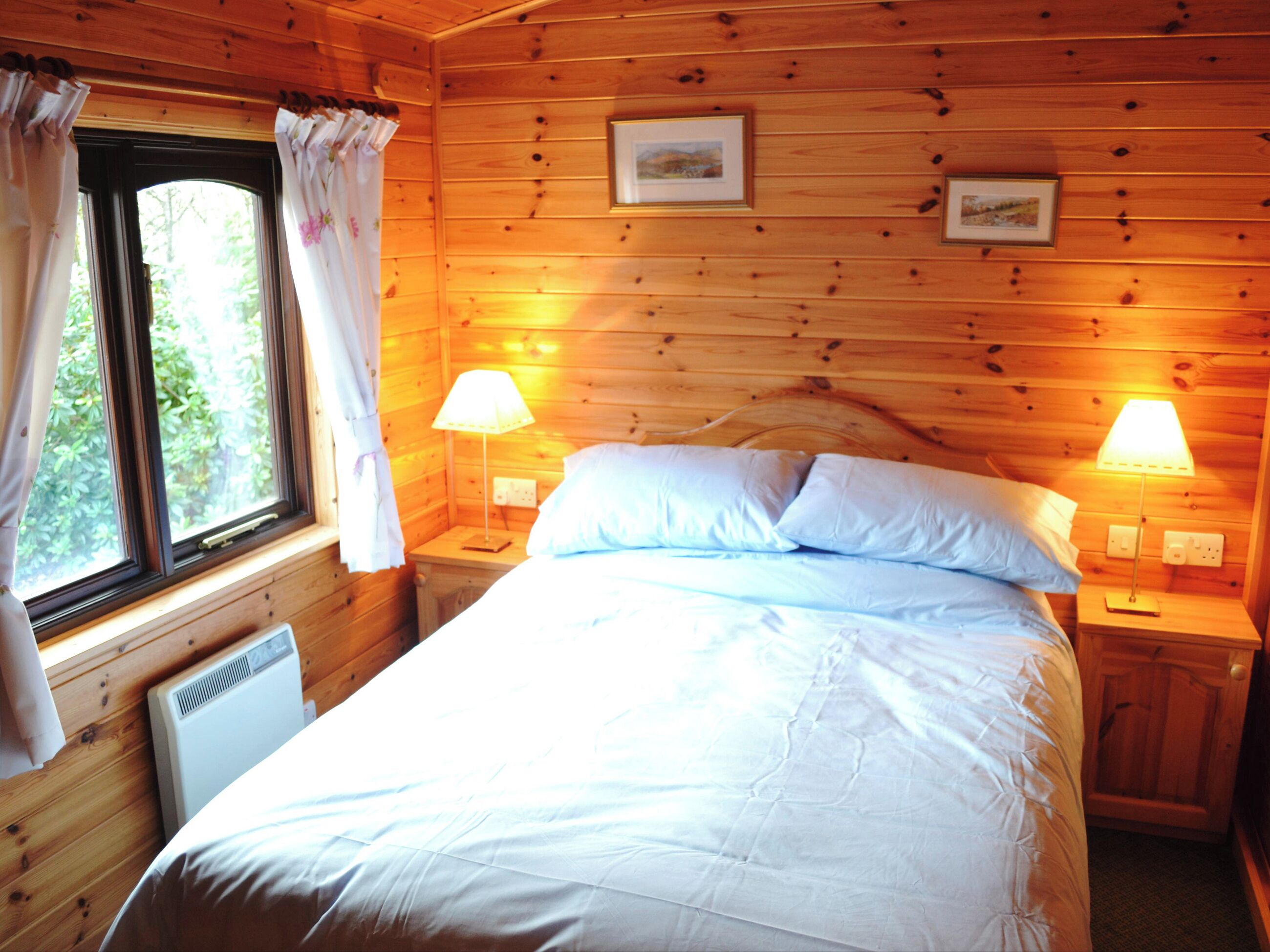 3 bedrooms, bed sheets