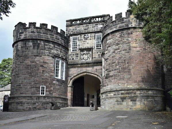 Skipton castle - Entry via patio doors. (Skipton)