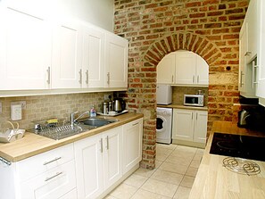 Dishwasher, highchair, cookware/dishes/utensils - 1 bedroom accommodation in Buttercrambe, near York (Buttercrambe, near York)