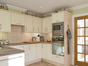 Dishwasher, highchair - 3 bedroom accommodation in Dunkeld, near Pitlochry (Dunkeld, near Pitlochry)