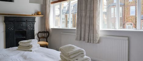3 bedrooms, free WiFi, bed sheets