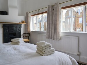 3 bedrooms, free WiFi, bed sheets - 3 bedroom accommodation in Hunstanton (Hunstanton)