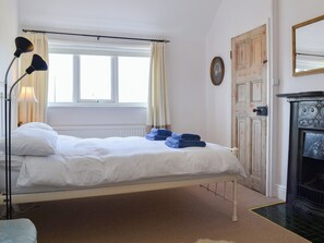 3 bedrooms, free WiFi, bed sheets - 3 bedroom accommodation in Hunstanton (Hunstanton)