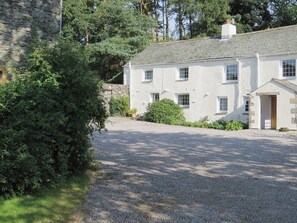 Exterior - A 17th century cottage nestling in the foothills of the Skiddaw range. (near Bassenthwaite)