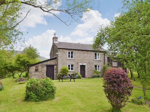 2 bedroom accommodation in Hope Valley