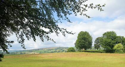 3 bedroom accommodation in Kingswood, near Kington