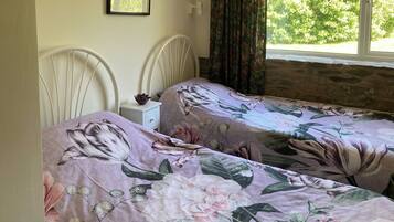 3 bedrooms, free WiFi, bed sheets