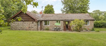 3 bedroom accommodation in Kingswood, near Kington