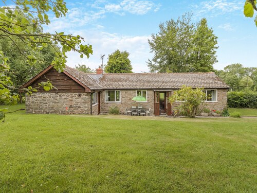 3 bedroom accommodation in Kingswood, near Kington