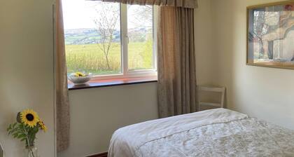 3 bedroom accommodation in Kingswood, near Kington