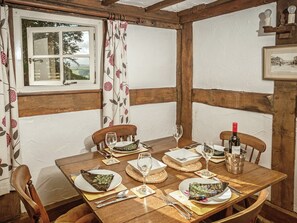 Dining - 2 bedroom accommodation in Trefeglwys, near Caersws (Trefeglwys, near Caersws)