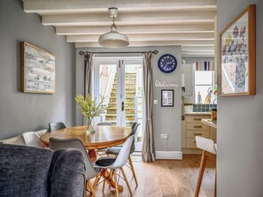 Dining - 3 bedroom accommodation in Whitby (Whitby)