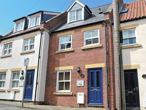 Exterior - 3 bedroom accommodation in Whitby (Whitby)
