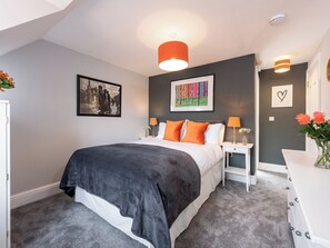 3 quartos, Wi-Fi de cortesia, roupa de cama