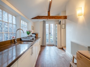 Dishwasher, cookware/dishes/utensils - 2 bedroom accommodation in Wells-next-the-Sea (Wells-next-the-Sea)