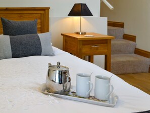 3 bedrooms, bed sheets