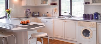 Lake View Cottage - CV7103