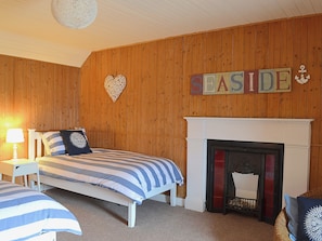 3 bedrooms, free WiFi, bed sheets - 3 bedroom accommodation in Portmahomack (Portmahomack)