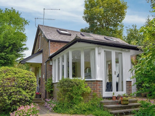 2 bedroom accommodation in Chilworth, near Southampton