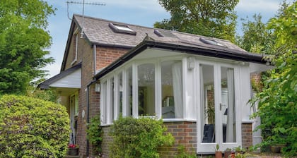 2 bedroom accommodation in Chilworth, near Southampton