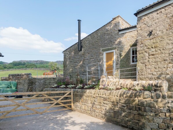 Property grounds - The Barn at Grislow Field (Baslow near Bakewell)