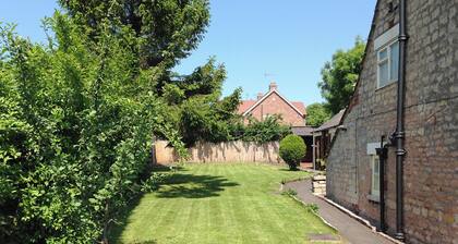 Jug And Glass Cottage