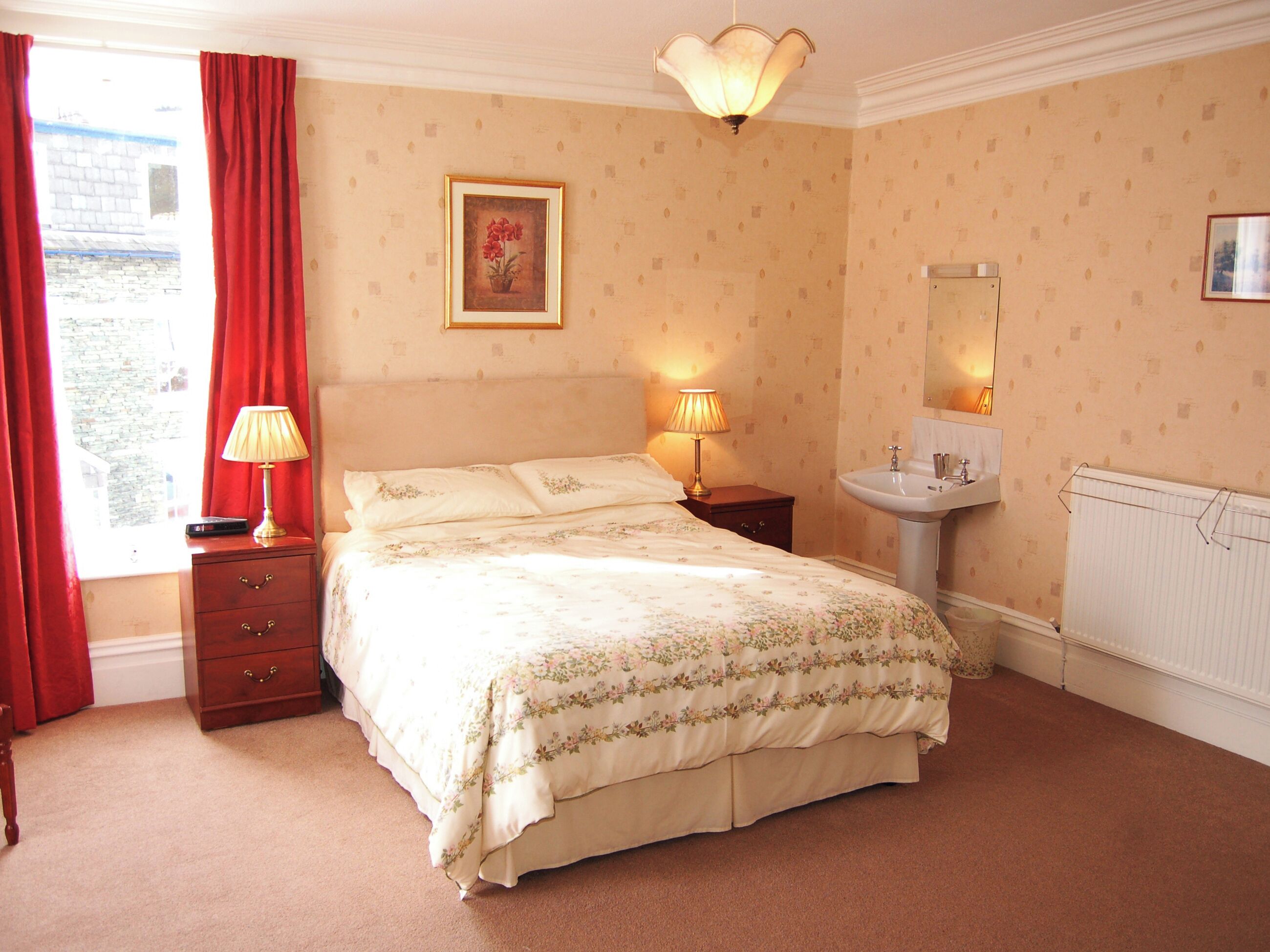 4 makuuhuonetta, ilmainen Wi-Fi, vuodevaatteet