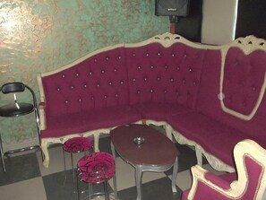 Lobby sitting area - Hotel Pentagone (Douala)