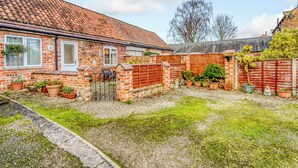 Exterior - 1 bedroom accommodation in Goldsborough, near Harrogate (Goldsborough, near Harrogate)