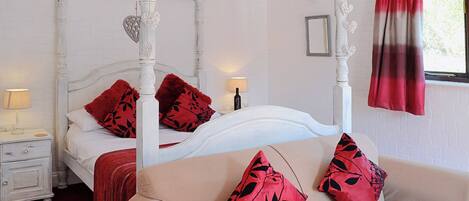 3 bedrooms, free WiFi, bed sheets, wheelchair access