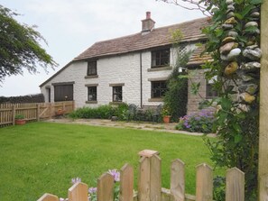Property grounds - 2 bedroom accommodation in Peak Forest, nr. Buxton (Peak Forest, nr. Buxton)