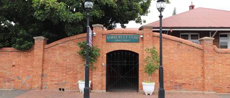 A brick building with a sign reading "Kimberley Club, Currey Street."