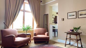 Lyxsvit | Vardagsrum | 28-tums LCD-tv med satellitkanaler och tv