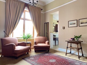 Luxury Suite | Living area