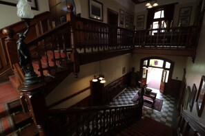 Staircase - The Kimberley Club Guesthouse (Kimberley)