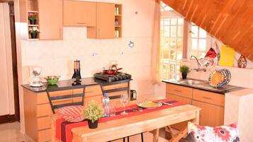 Apartment, 1 Double Bed, Non Smoking | Private kitchen | Full-size fridge, microwave, oven, stovetop