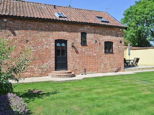 2 bedroom accommodation in Great Ellingham, near Attleborough