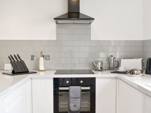 Dishwasher, high chair - Stunning, far reaching, panoramic sea views to Puffin Island and Great Orme. (Benllech)