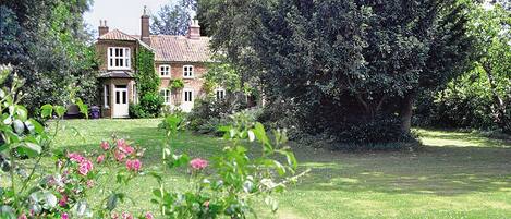 المنطقة المحيطة بالمنشأة