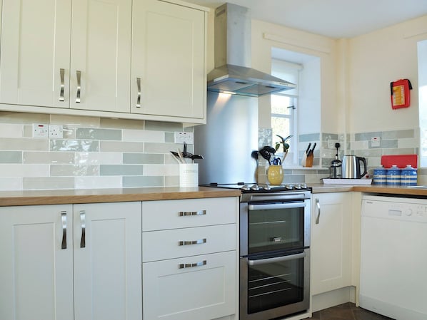 Dishwasher, cookware/dishes/utensils