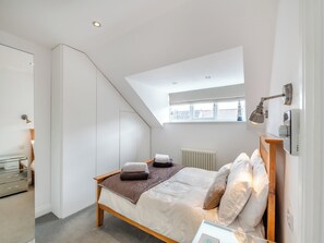 2 bedrooms, free WiFi, bed sheets - 2 bedroom accommodation in Cullercoats, near Tynemouth (Cullercoats, near Tynemouth)