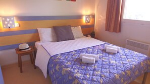 免费婴儿床、床单