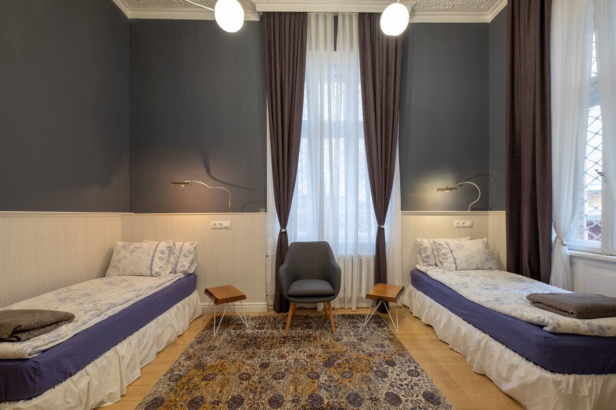 Comfort Twin Room | Egyptian cotton sheets, soundproofing, iron/ironing board, WiFi (free)