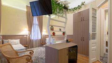 Basic Apartment | Egyptian cotton sheets, soundproofing, iron/ironing board, free WiFi