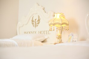 Een minibar, een bureau, geluiddichte muren, gratis wifi