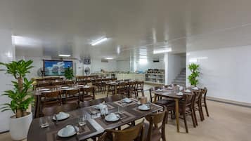 Breakfast, lunch, dinner served; local and international cuisine